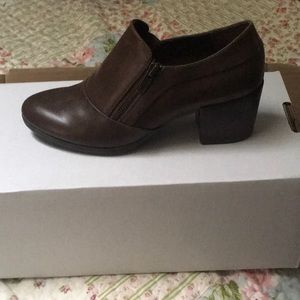 Baretraps shoes size 7.5
